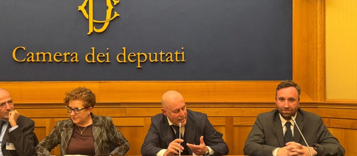 An.bti – Confcommercio: “Ok taglio accise per tutti, ma resta grave ed inspiegabile l’esclusione dei bus turistici da incentivi, sostegni e sgravi riservati ad altre categorie del trasporto”